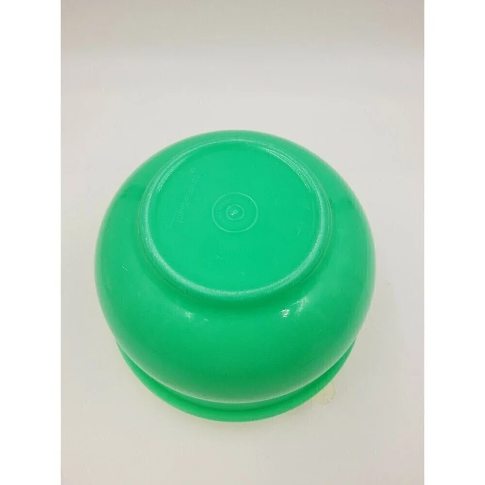 Jadeite Tupperware Lettuce Crisper Keeper 1424-2 with domed Lid 1425-2
